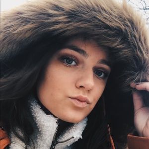 Meet your Posher, Dakota